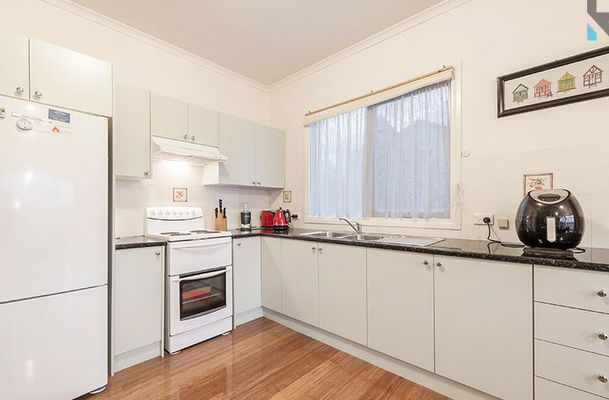 24 The Ridge, Oaklands Junction