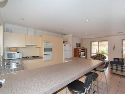 7 Heston Court, Somerville