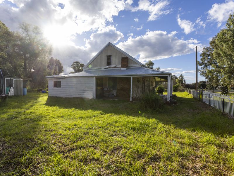 27-31 Bank Street, Gooloogong
