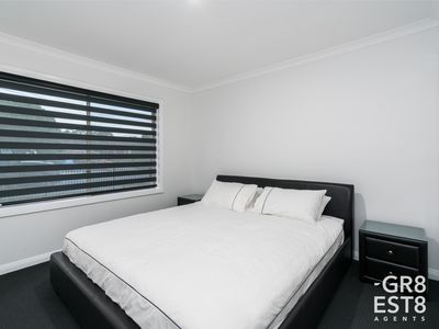 1 / 124 Doveton Avenue, Doveton