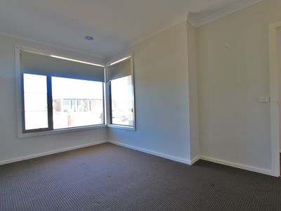21 St Gwinear Lane, Cranbourne North