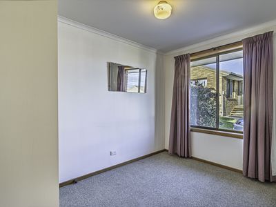 407 Village Drive, Kingston