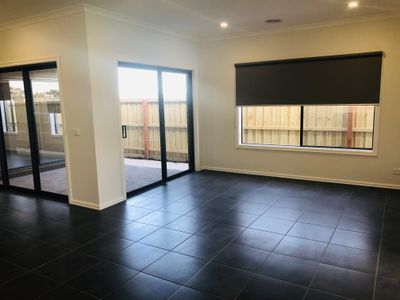 10 Amaretto Circuit, Manor Lakes