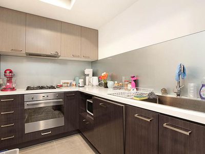 208 / 17 Robbs Parade, Northcote