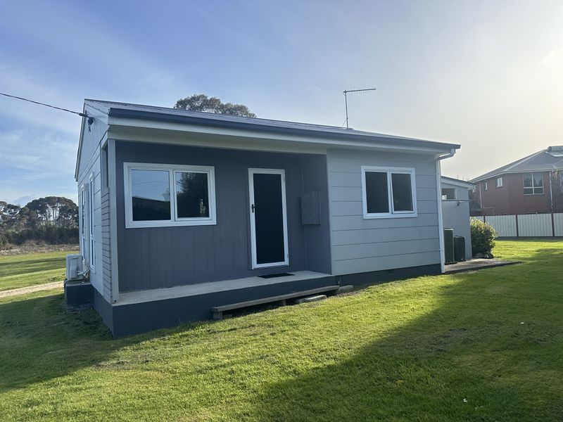 2 / 97 Old Bass Highway, Wynyard