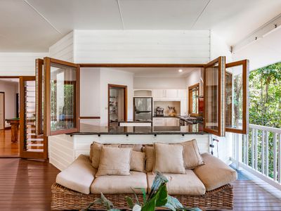 11 Cananga Close, Kamerunga