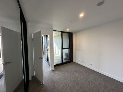 409 / 11 Launceston Street, Phillip