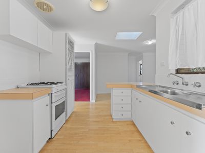 72 Cambridge Crescent, Cooloongup