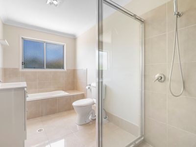 2 / 24 Faraday Crescent, Pacific Pines