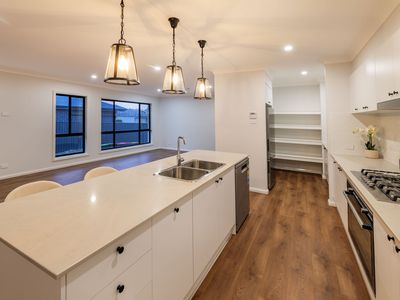 27 Admiralty Drive, Safety Beach