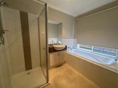 47 Canopus Circuit, Lara