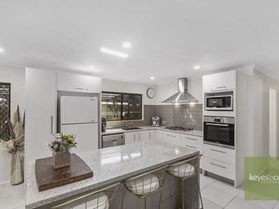 9 Allamanda Crescent, Annandale