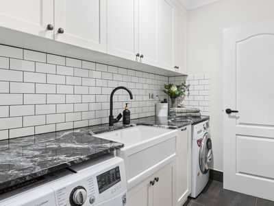 42-44 Osprey Close, Bayview Heights