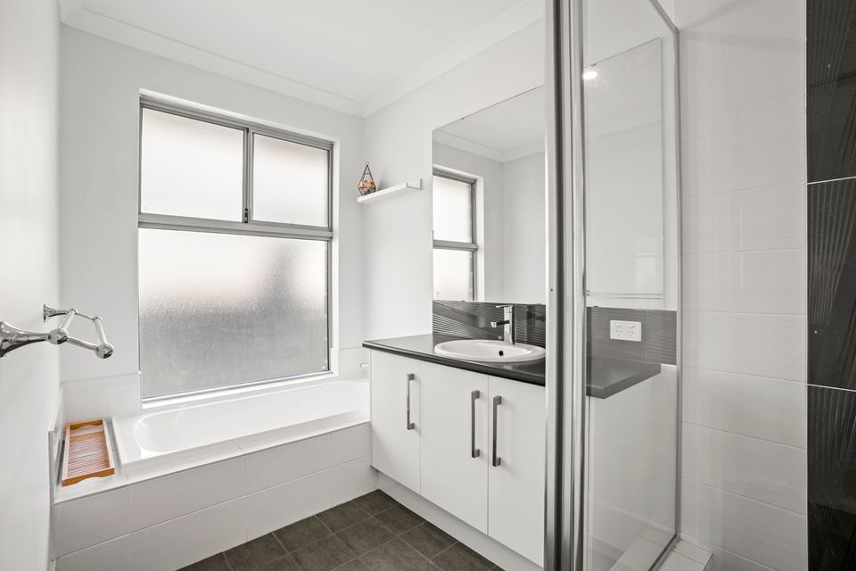 19 Calamocha Way, Piara Waters