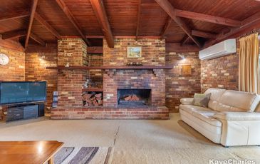 16 Corringham Road, Beaconsfield Upper
