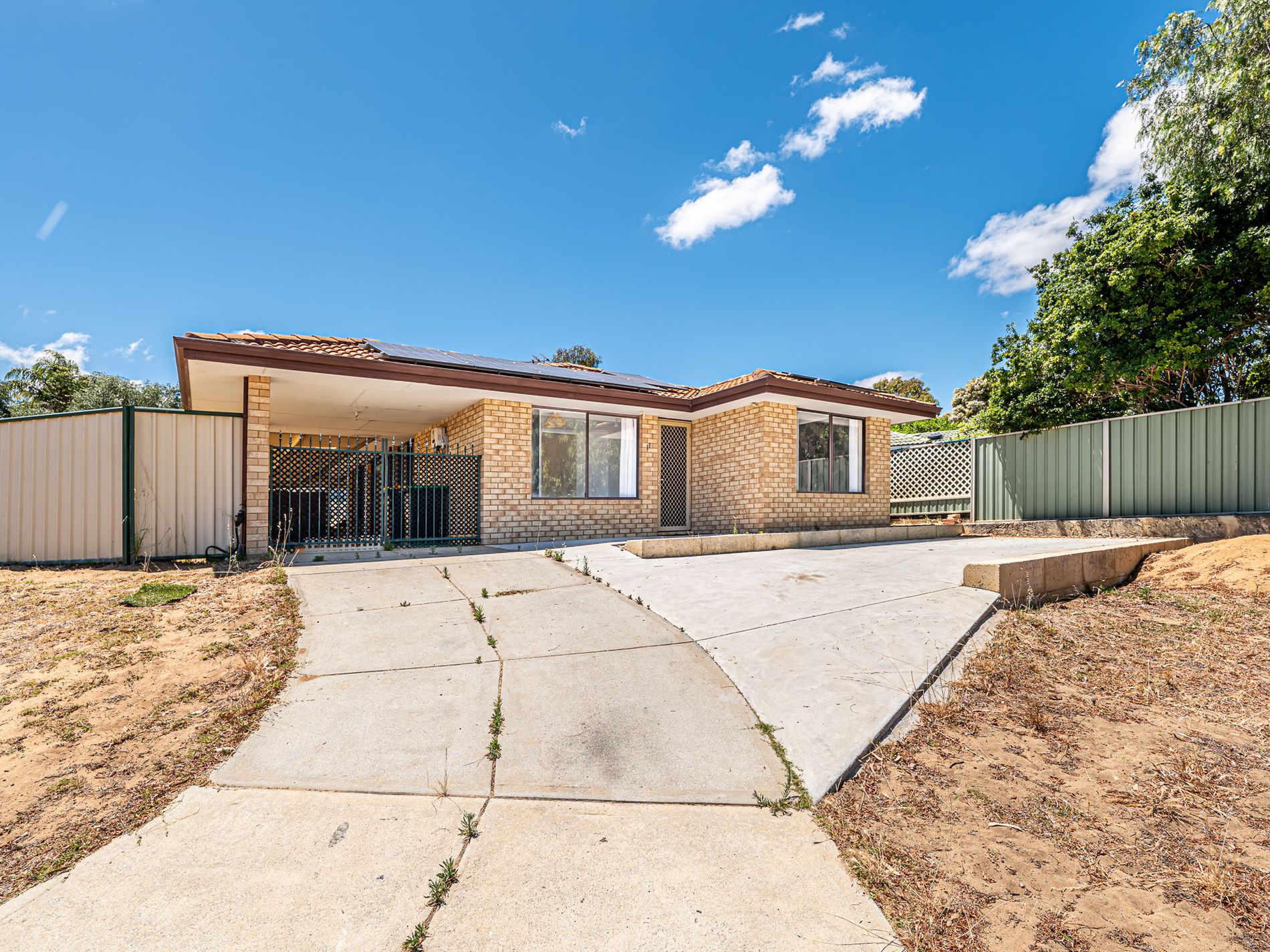 11 McNairn Cross, Leda