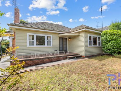 21 Mahon Ave, Kennington