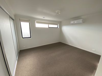 33 Brentham Crescent, Werribee