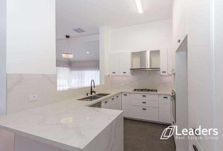 2 / 389 High Street Road, Mount Waverley