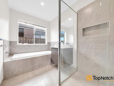 446 Mandalay Circuit, Beveridge