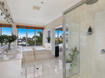 10 Crystal Waves Place, Alexandra Headland