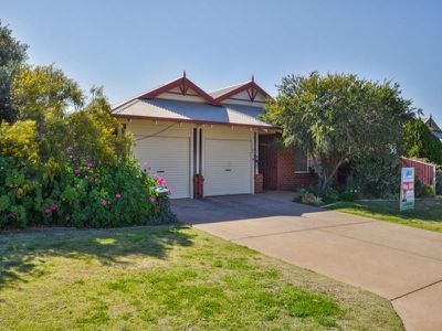 1B Paddington Drive, Hannans