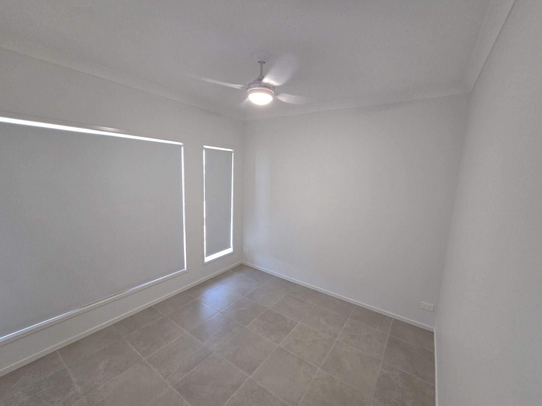 2/243 Settlers Boulevard, Chisholm