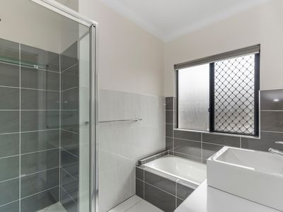 24 Lochern Way, Bushland Beach