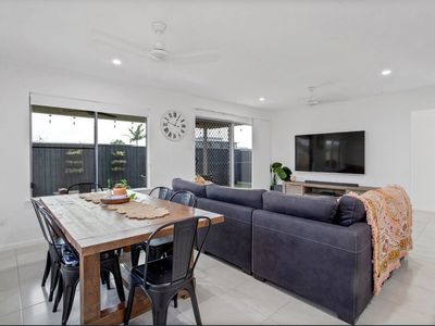 6 Lugano Mews, Andergrove