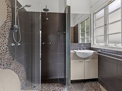 2 Thirteenth Avenue, Kedron