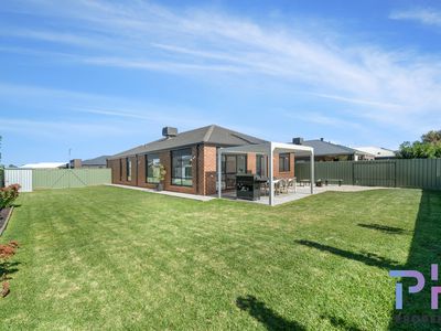 6 Willowbank Court, Epsom