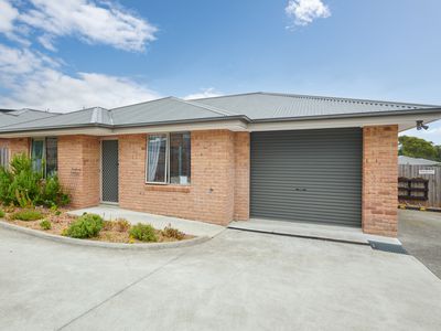 2 / 5 Space Court, Snug