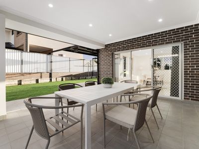 22 Rhodes Avenue, Guildford