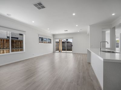 8 Oliveto Avenue, Truganina