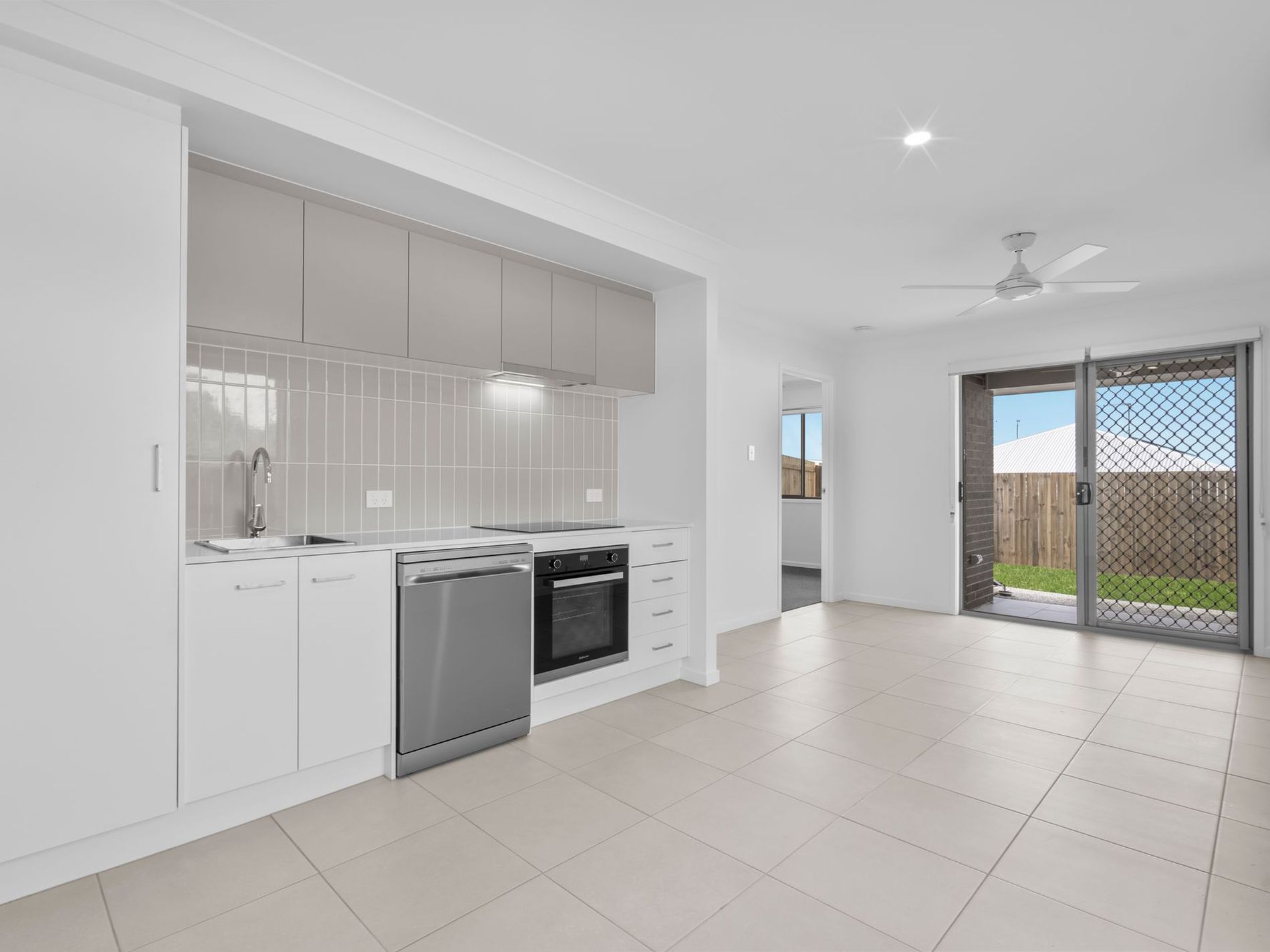 2 / 66 Austin Way, Park Ridge
