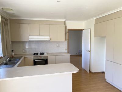 4 / 61 Ballan Road, Werribee