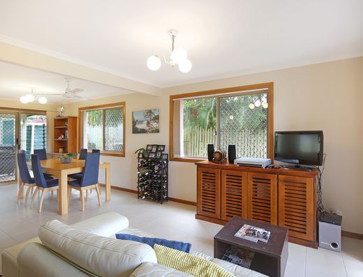 Impressive home in convenient location   *** UNFURNISHED *** image 5