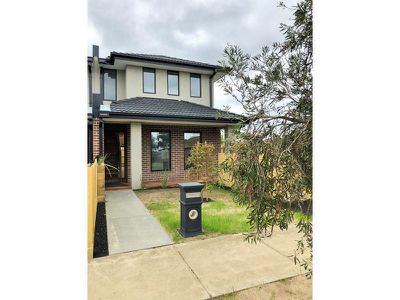 2 / 12 Curie Avenue, Oak Park