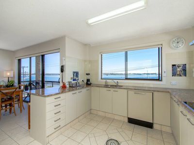 6  250 Marine Parade, Labrador
