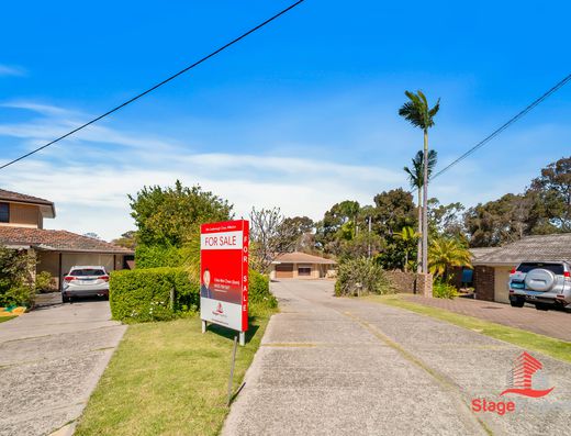 Stunning Duplex in Prime Location!