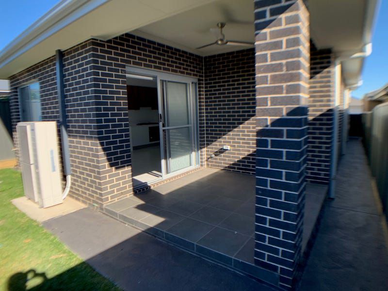 13B Golden Wattle Avenue, Gregory Hills