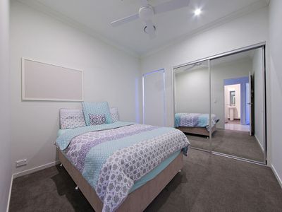 6 Thomson Place, Wakerley