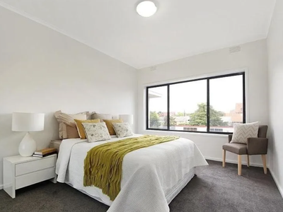 6 / 10A Eddys Grove, Bentleigh