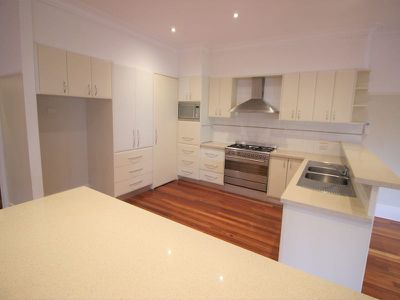 246 Autumn Street, Manifold Heights