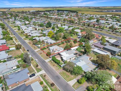 8 Federation Avenue, Horsham