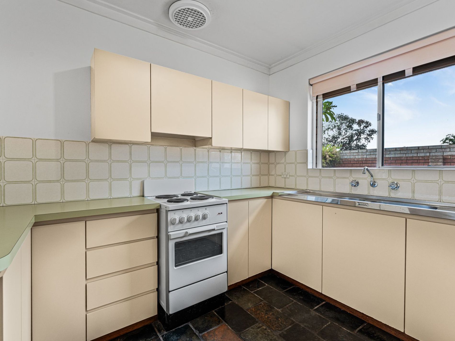 10 / 11 Gibson Court, Morley
