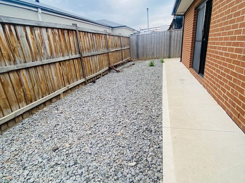 23 Chromite Circuit, Weir Views