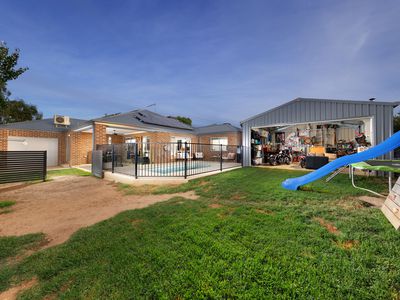 23 PEMBROKE CRESCENT, Wodonga