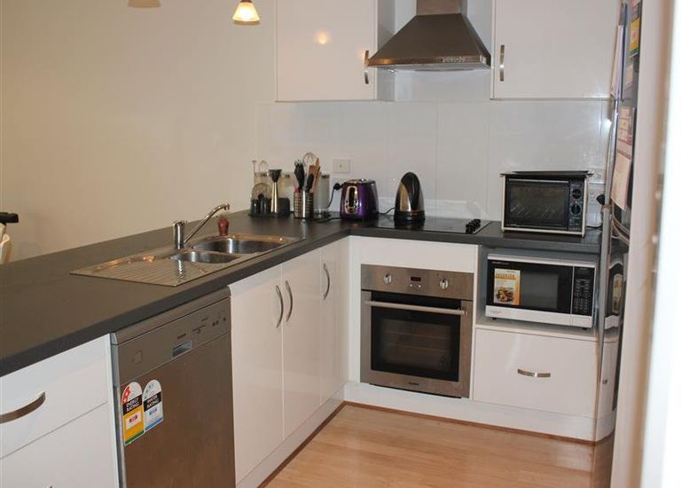 2B Trott Grove, Oaklands Park