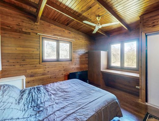 Enter Acreage Freedom with Exceptional Multi-Generational Versatility image 11